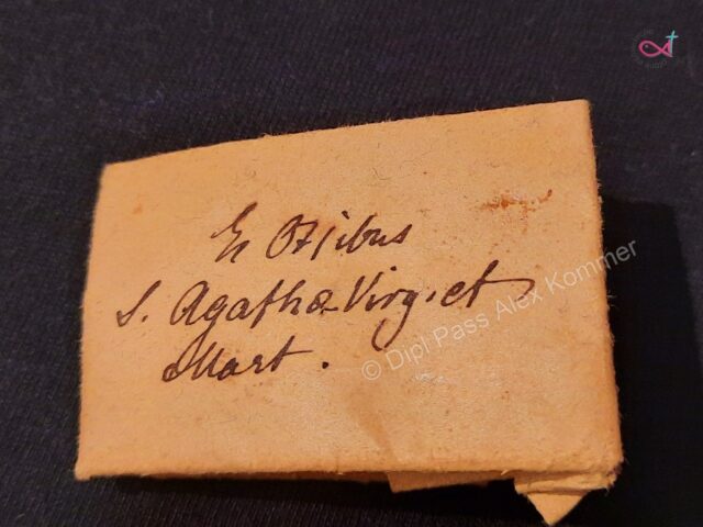 Beschriftung an der Vorderseite© Pass Alex Kommer