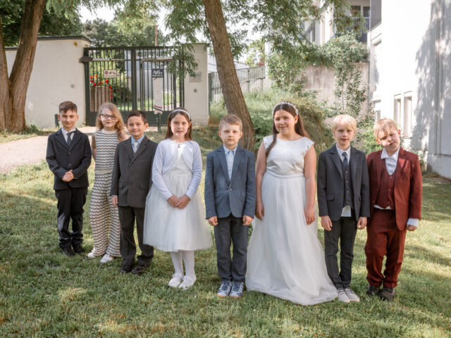 EK 2026 GRUPPE Kinder vor der Messe (2)