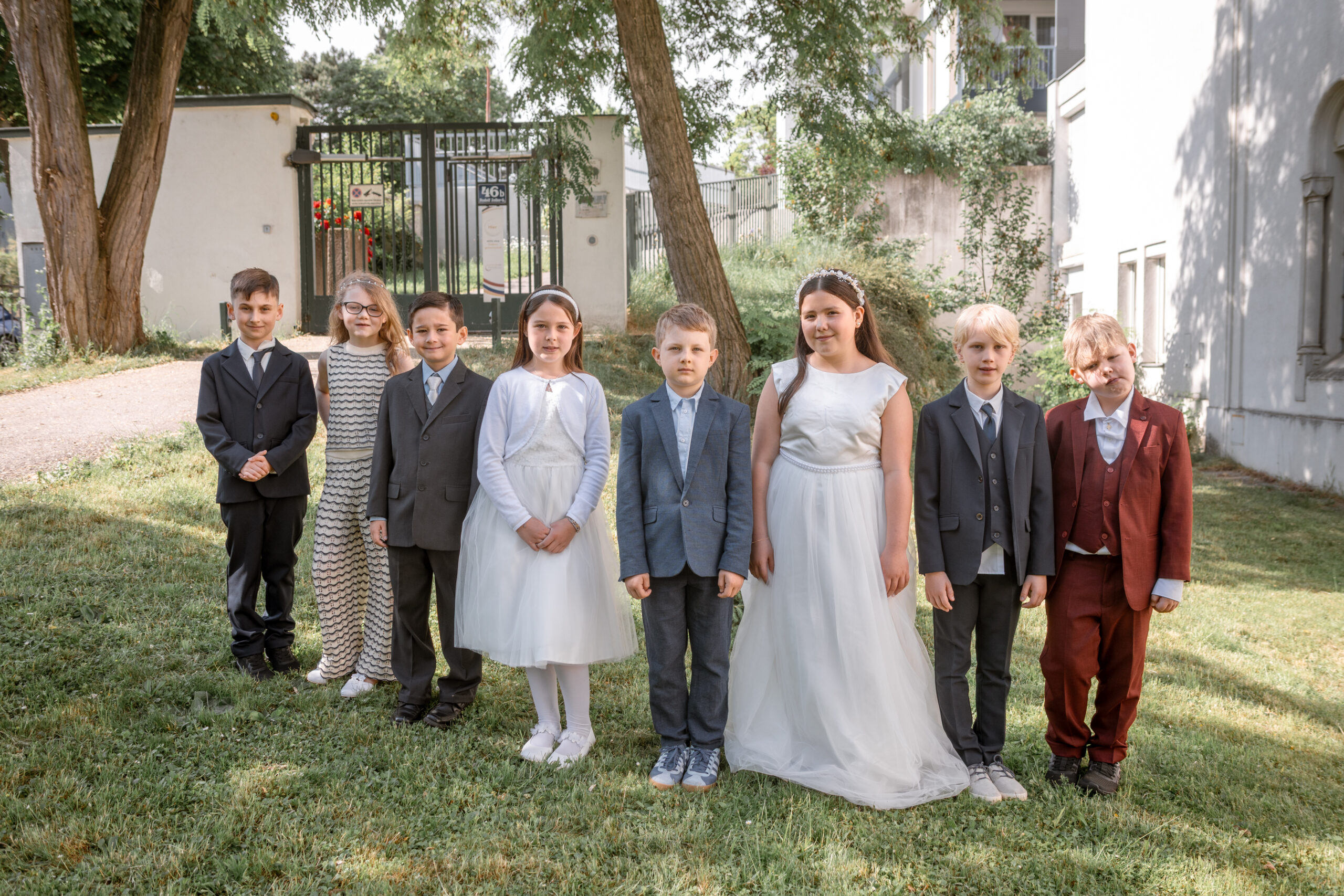EK 2026 GRUPPE Kinder vor der Messe (2)